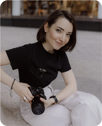 Anastasia Reut photographer in Barcelona professional portrait lifestyle photographer for couples engagement and family sessions