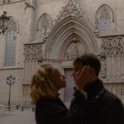 Couple photoshoot on the beach and in the Barn area in Barcelona