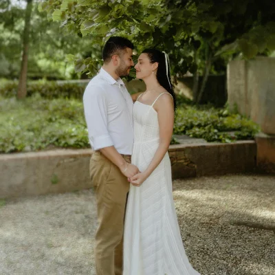 Engagement photographer Barcelona – Martine and Juan walking hand in hand in Labyrinth Park