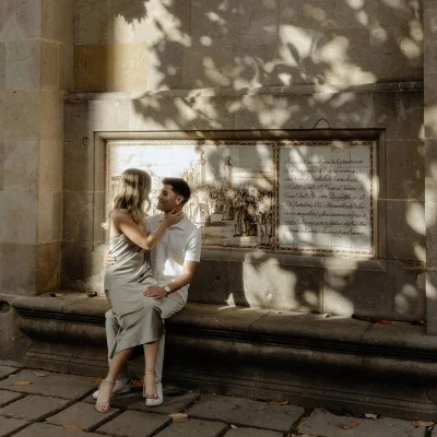 Romantic walk around Gothic quarter with Amanda and Kevin | Photographer in Barcelona Anastasia Reut