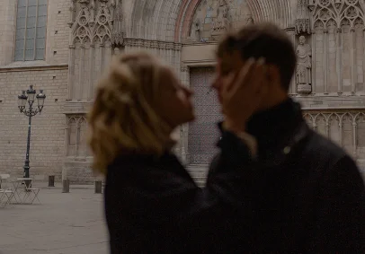 A couple shares an intimate moment in front of historic architecture in the Born area, perfect for couples photography.