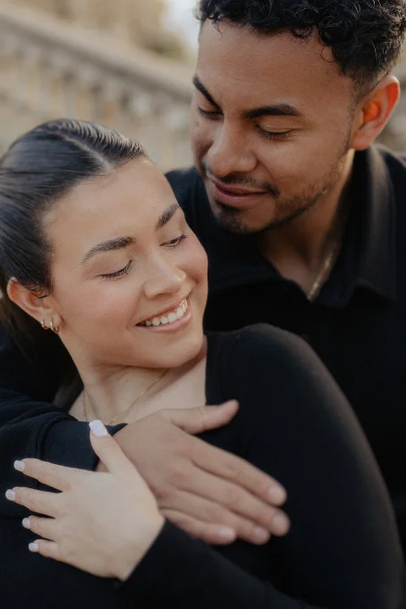 Couple sharing a tender embrace and smiling at Park de la Ciutadella, captured during a couples photography session.