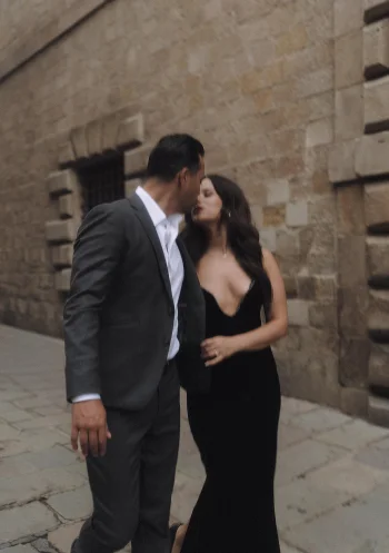 Elegant couple sharing a romantic moment during an engagement photoshoot in the streets of Barcelona.