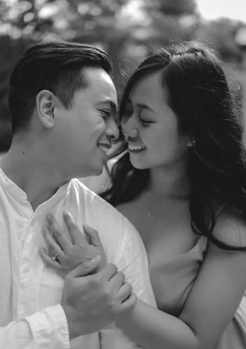 Engaged couple sharing a joyful, intimate moment during a couples photoshoot in Barcelona.