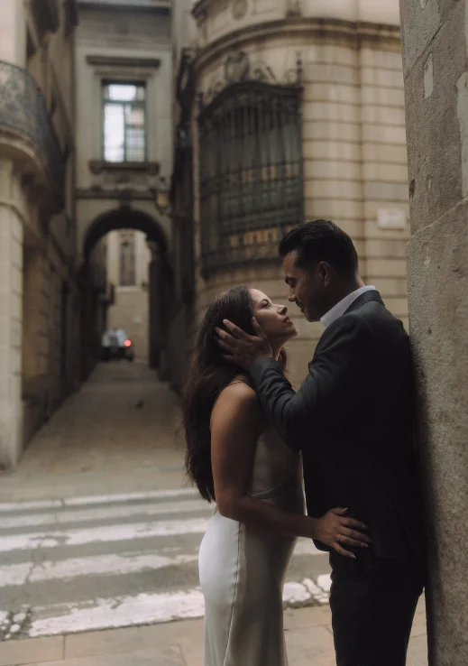 Romantic couple shares an intimate moment during an engagement photoshoot in the streets of Barcelona.
