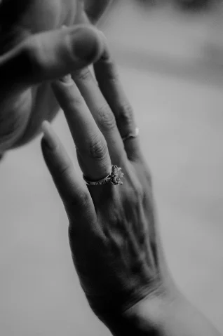 Close-up of a couple’s hands touching, highlighting an engagement ring during a Barcelona couples photoshoot.