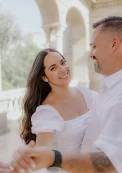 Couple portrait during family photoshoot in Barcelona old town