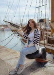 Family photoshoot in Barcelona marina with parents and children near yachts